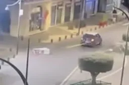 Il folle furto a Casalnuovo: rubano un bancomat, lo legano all'auto e lo trascinano per tutto il centro – il video fa il giro dei social