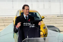A Torino batte il cuore della FIAT, Mirafiori torna centrale per Stellantis: parola di John Elkann