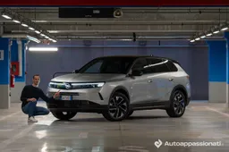 Prova Opel Grandland Hybrid: il SUV razionale che guarda alla famiglia con tanto spazio a bordo