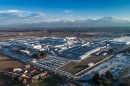 "Qui nascono le gomme del futuro": Michelin svela a Cuneo la fabbrica robotizzata più avanzata d'Europa
