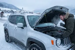 Il gelo blocca l'auto: cosa fare se il gasolio ghiaccia e l'errore da non commettere mai