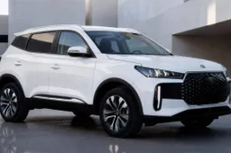 Anche DR ha la sua Full Hybrid. Ecco la DR 5 Hybrid: tanta potenza e prezzi concorrenziali