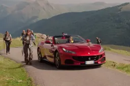 Checco Zalone, il record di "Buen Camino" era già scritto: il mistero della targa "profetica" sulla Ferrari