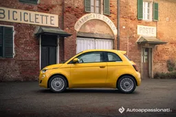 FIAT 500 Hybrid, offensiva di maggio: il prezzo scende sotto i 15.000 euro. Ecco i dettagli della promozione