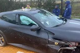 Paura in autostrada per l'ex stella della Juventus: schianto con la Ferrari Purosangue prima della trasferta Champions