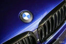 BMW rinnova il suo storico logo: che cosa cambia