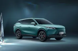 Omoda 7 sbarca in Italia: il SUV da 1.200 km di autonomia che sfida le premium. Prezzi e dettagli