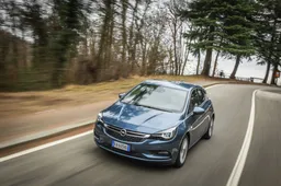 Il 2026 è il nuovo 2016: cosa guidavamo? Opel Astra, l'Auto dell'Anno