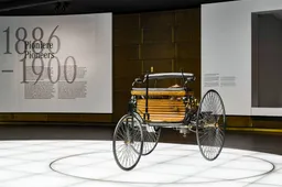 Mercedes 140 anni faceva nascere l’automobile: da oggi parte un biennio fatto di 40 nuovi modelli