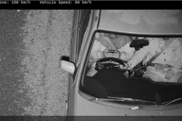 Le nuove telecamere IA "vedono" se hai il cellulare in mano e chiamano la Polizia in tempo reale: ecco come funzionano