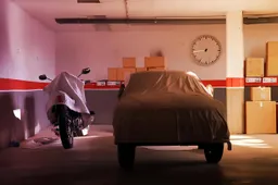 Auto ferma in garage? Per l’UE potrebbe servire comunque l’assicurazione