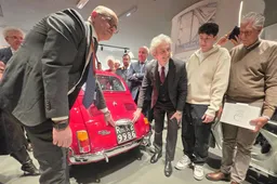 Fine delle targhe moderne sulle auto storiche: via libera alle repliche identiche anche per i modelli ante-1952