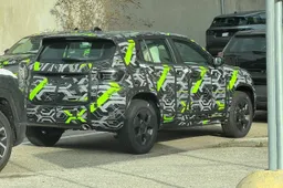 Quando arriva la nuova Jeep Avenger: prime foto spia e indiscrezioni sul restyling del B-SUV dei record