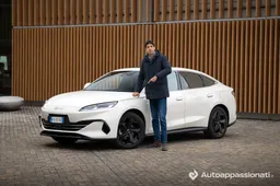 Ho provato la BYD Seal 6 e vi dico cosa ne penso: spazio e autonomia per la berlina cinese