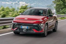 L'auto che "legge" la strada e frena da sola: come funziona lo Smart Regenerative System di Hyundai su tutta la gamma elettrificata