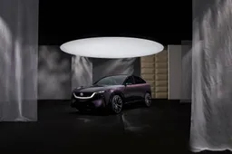 Mazda CX-6e, arriva il SUV elettrico da 258 CV con la trazione posteriore. I prezzi per l'Italia