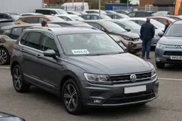 Ha 6 anni, è un SUV e costa 20.000 euro: svelato l'identikit dell'auto usata che gli italiani stanno cercando (e non è elettrica)