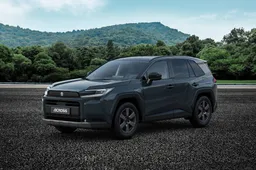 Suzuki rinnova l'ammiraglia: la nuova Across Plug-In Hybrid punta su efficienza e tecnologia off-road