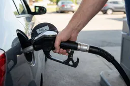 Ecco perché fare il pieno "fino all'orlo" non è una buona idea