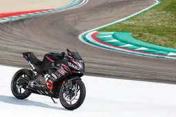 L'adrenalina della pista su strada: debutta la nuova Aprilia RS 457 GP Replica