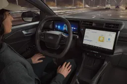 Guidare senza mani in autostrada? Sulle nuove Ford Puma e Kuga ora è di serie (e senza abbonamento!)