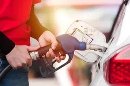 Medio Oriente in fiamme, energia alle stelle: come cambiano i prezzi di carburante e bollette