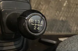 Tutti conoscono la “R” sul cambio, ma ti ricordi a cosa serviva la “E”?