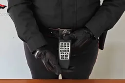 Rubano oltre 500 litri di carburante con un semplice telecomando: l'incredibile truffa scoperta a Napoli