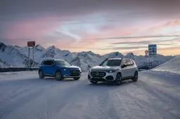 Nuova Mercedes GLB Hybrid 2026: il SUV a 7 posti sfida i consumi. Ecco il listino prezzi completo