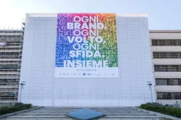 Il nuovo volto di Mirafiori: i dipendenti Stellantis protagonisti sulla storica palazzina uffici