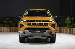 Rivoluzione ibrida per un'icona dell'off-road: al via le prevendite del nuovo Toyota Hilux 2026