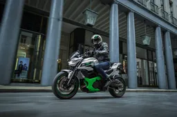 Kawasaki rilancia la sfida ibrida: aggiornamenti tecnici e maxi-taglio di prezzo per Z7 e Ninja 7