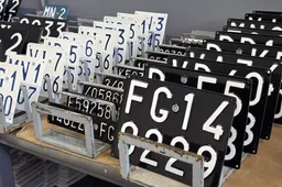 Patrimonio su ruote: l’Istituto Poligrafico celebra a Foggia la quattromillesima targa storica