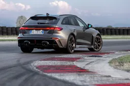 Ho guidato in pista la nuova Audi RS 5: è plug-in, pesa tanto, ma un miracolo lo fa