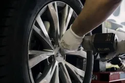 Cambio gomme estive 2026: scadenze, regole e multe da evitare per viaggiare sicuri