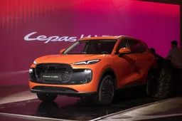 Lepas L6 debutta alla Milano Design Week: il SUV ibrido da 269 CV insidia le occidentali?