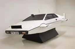 Un’icona del cinema su ruote...anzi senza: la mitica Lotus di 007 riemerge e va all'asta a Monaco