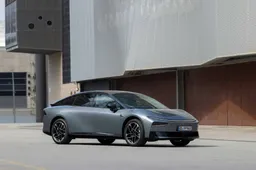 Arriva in Italia la nuova XPENG P7+: intelligenza artificiale e ricarica ultra-rapida. Ecco quanto costa