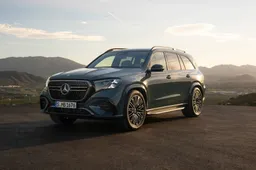 Il SUV che “legge il futuro”: svelata la nuova Mercedes-Benz GLS 2026