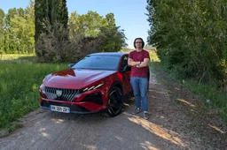 Ho provato in anteprima la Peugeot 408: si rinnova la Fastback del Leone