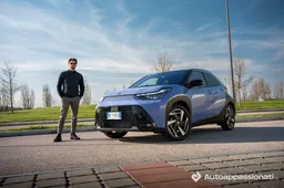 Ho provato la Toyota Aygo X Hybrid: l’auto che va ad aria esiste, però...