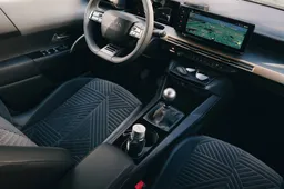 Arriva la Lancia Ypsilon Turbo 100 con cambio manuale: l'offerta promo è aggressiva