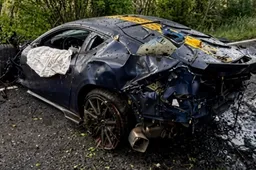 Schianto horror per una Ferrari da collezione: l’auto è polverizzata, ma quello che è successo al pilota ha dell’incredibile