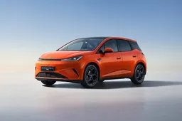 BYD presenta la nuova Dolphin G: la plug-in più piccola e accessibile di sempre