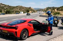 Follia in autostrada: a 256 km/h in Ferrari, ma la reazione della polizia gela il ricco pensionato