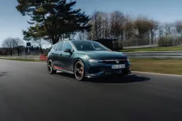 7:44.523 minuti: è lei la trazione anteriore di serie più veloce di sempre al Nürburgring