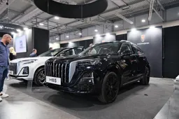 EMC Auto raddoppia le vendite e porta in Italia i SUV di lusso Hongqi