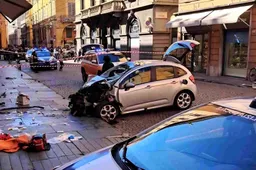 Terrore a Modena, l'auto falcia la folla [VIDEO]: la verità sull'aggressore e l’eroico gesto dei passanti stranieri e italiani