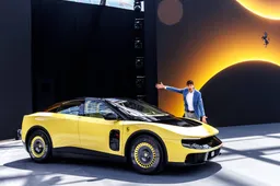 Ho visto la LUCE: la nuova Ferrari elettrica mi ha mandato in TILT