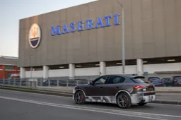 Avvistamenti segreti a Modena: i nuovi prototipi Maserati scendono in strada. Ecco i modelli "mascherati" [FOTO]